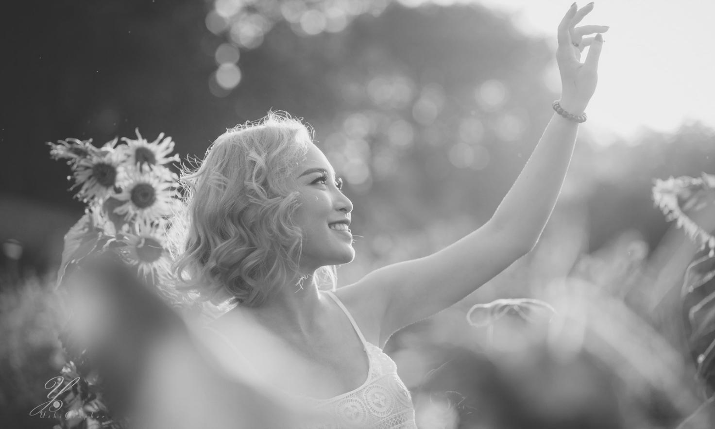 Studente durante sessione pratica di makeup artistry