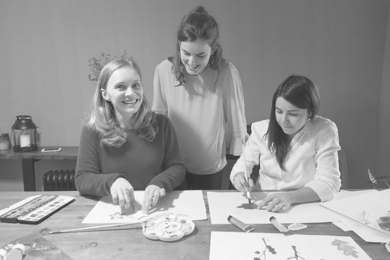 Ambiente formativo con postazioni individuali per pratica make-up